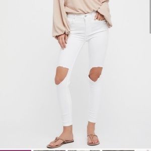 White Free People Skinny Jeans w/ Hole on Knees